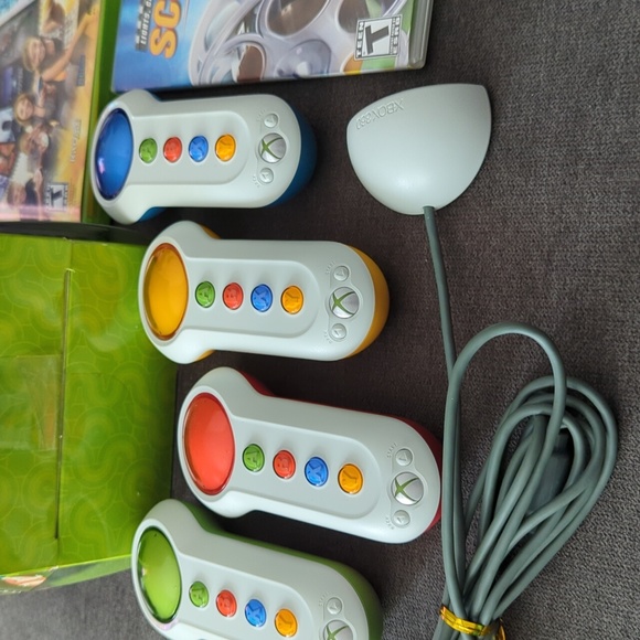 XBOX 360 GAMES -- SCENE IT BOX OFFICE SMASH & LIGHTS CAMERA ACTION W BIG BUTTON - Picture 2 of 8